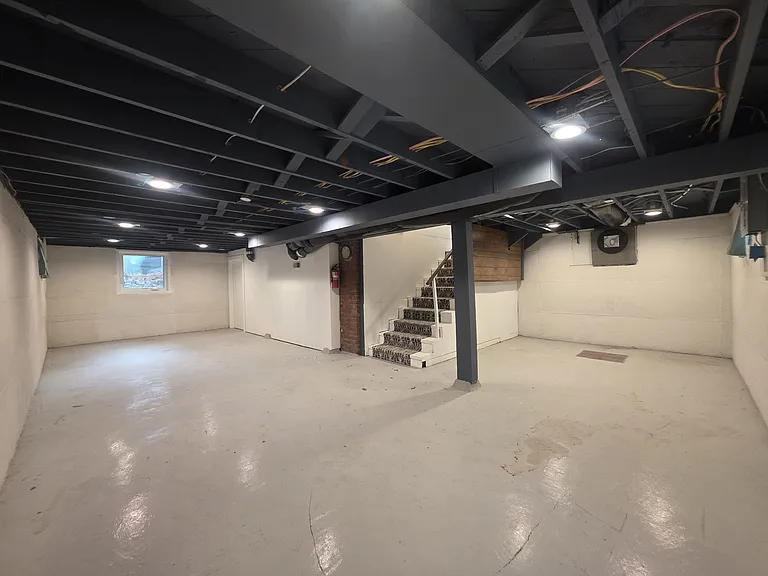 166 Draper St NE — Photo 35