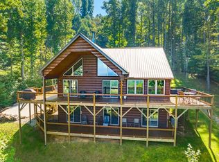 941 Featherstone Dr, Franklin, NC 28734