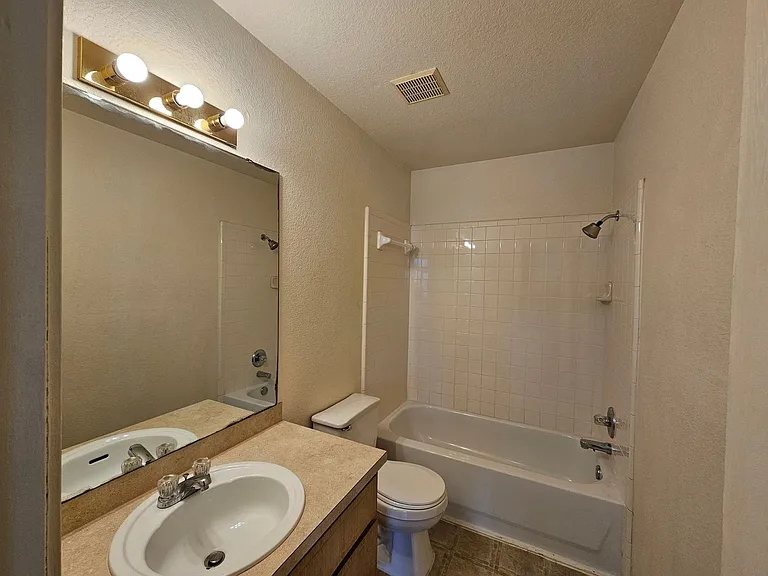 4005 Nadine Dr #D — Photo 17