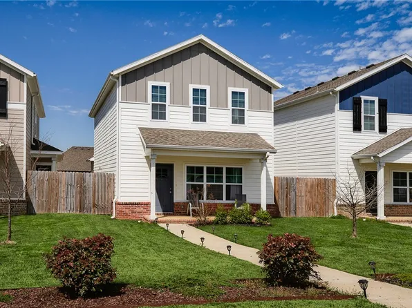 213 Carrington Ave #B, Lowell, AR 72745
