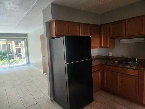 4th image of 6921-6925 W Pershing St #6925-1C