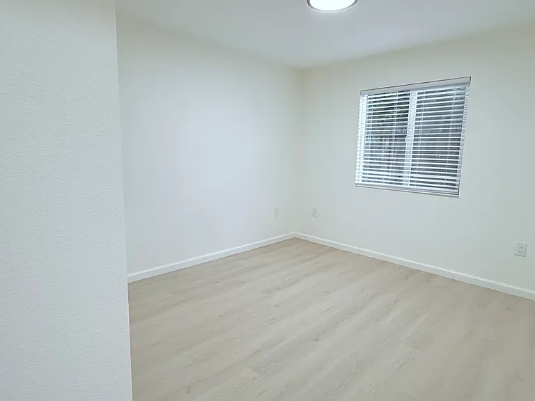 1561 Royal Way — Photo 11