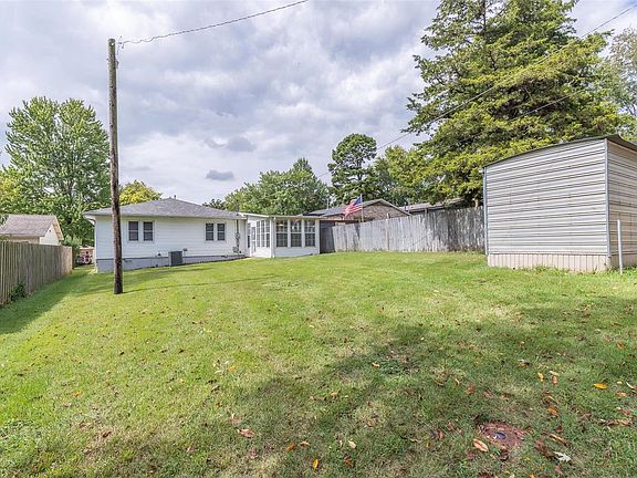 4th image of 1410 Meadowbrook Ln