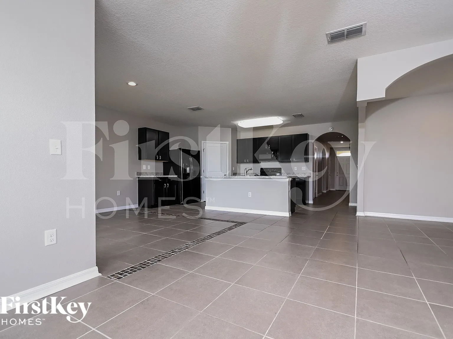 4 bed, 2.0 bath, 1834 sqft, $2,500 — Photo 3