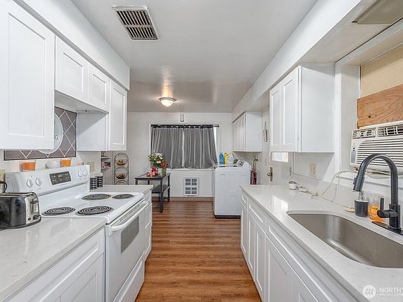 4th image of 406 Biggs Road