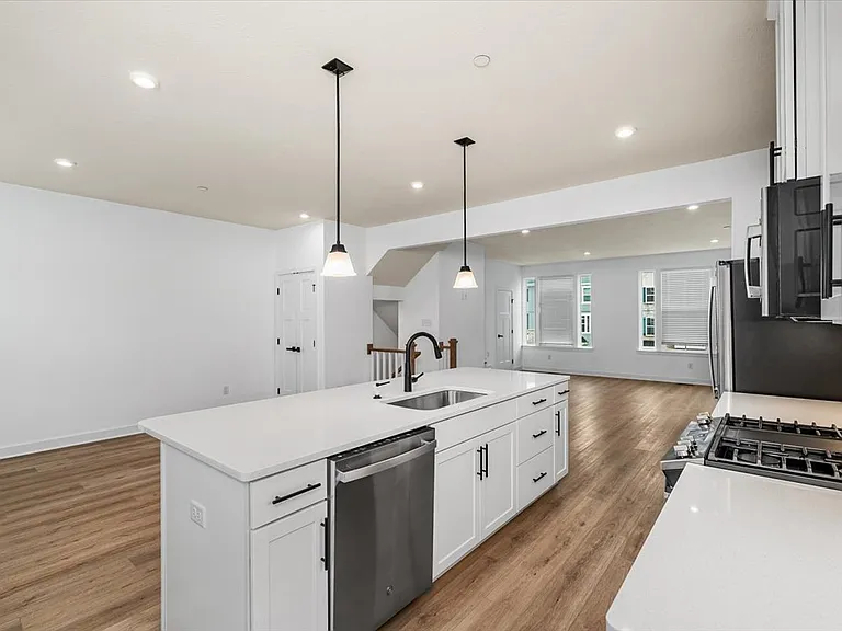 9001 Hickory Rd — Photo 5