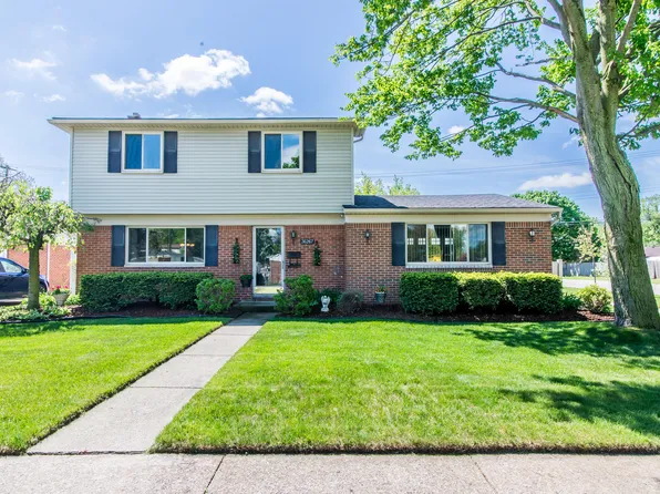 36267 Canyon Dr, Westland, MI 48186
