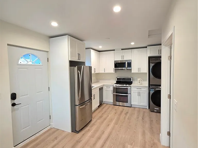 23509 Friar St — Photo 4