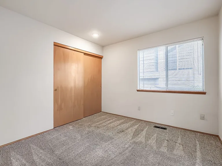 611 S 32nd St — Photo 11