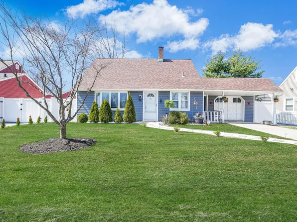96 Ranch Lane, Levittown, NY 11756