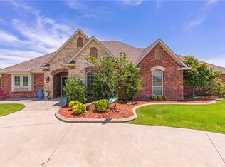 4518 Apple Estates Rd, Moore, OK 73160