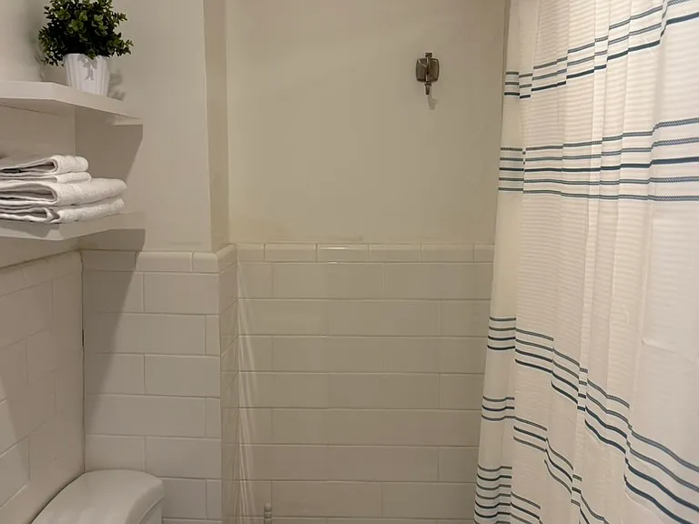 Bathroom, Tub
