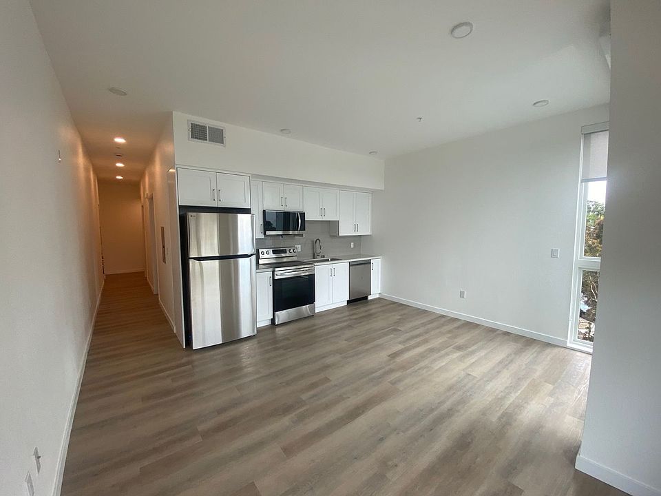 1st image of 4015 Richmond St #402