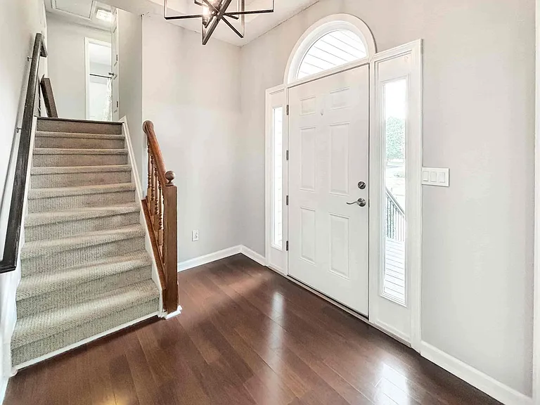 3029 Vineyard Way SE — Photo 3