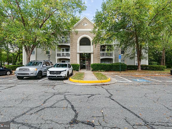 2nd image of 5708 Olde Mill Ct Unit 121