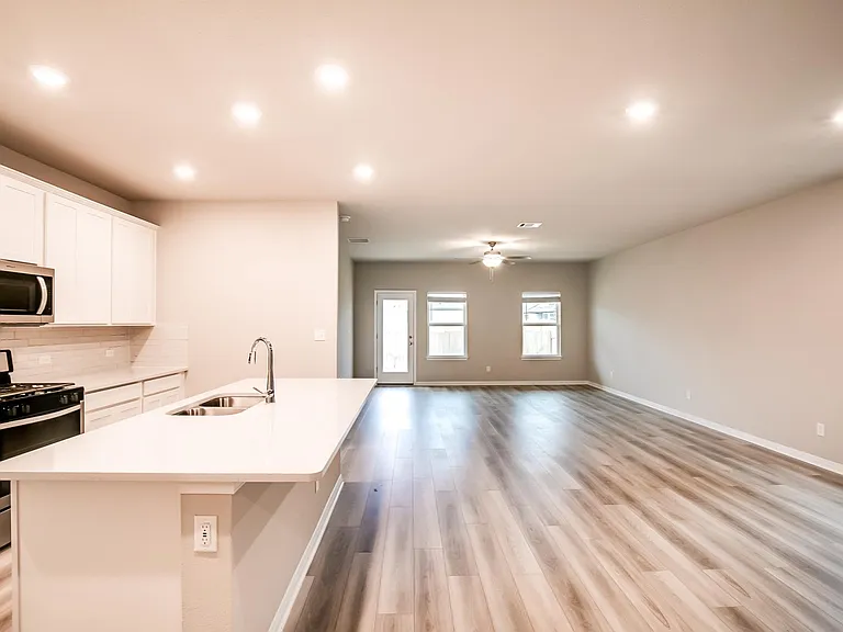 1532 Homestead Farms Dr — Photo 7