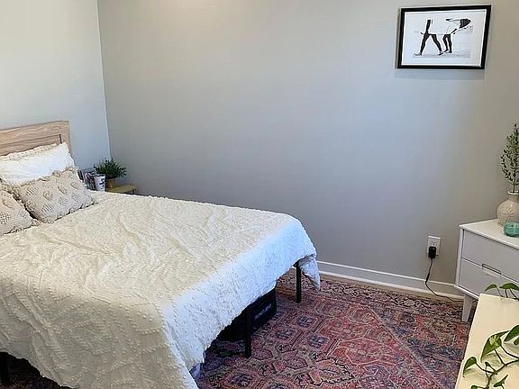 5th image of 1520 Catharine St #2F