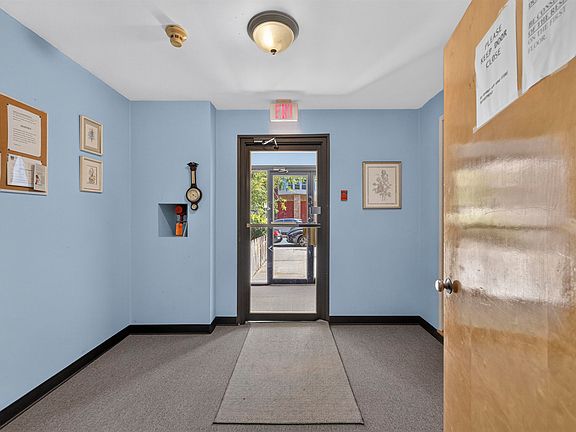 3rd image of 46 W 20th St #9