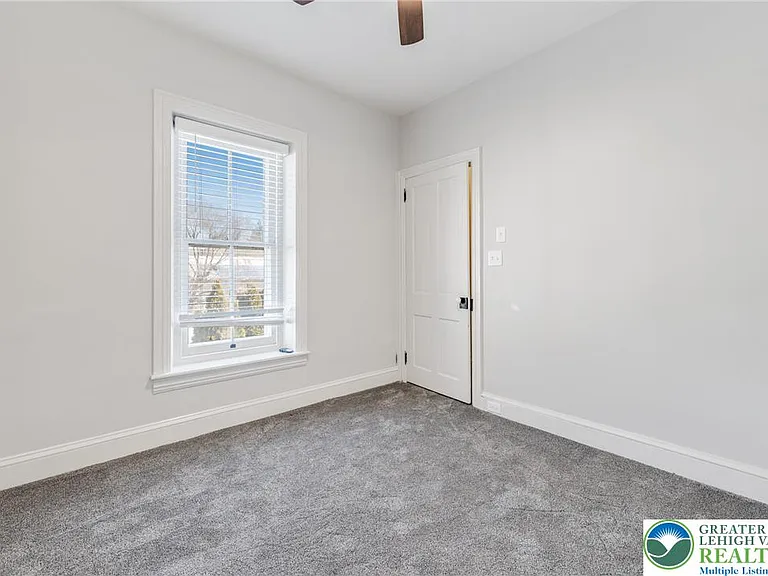 240 Franklin St #2 — Photo 10