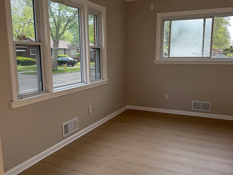 21830 Kipling Ave — Photo 9