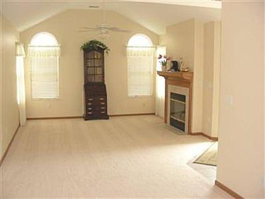 4th image of 401 Willow Brook Dr