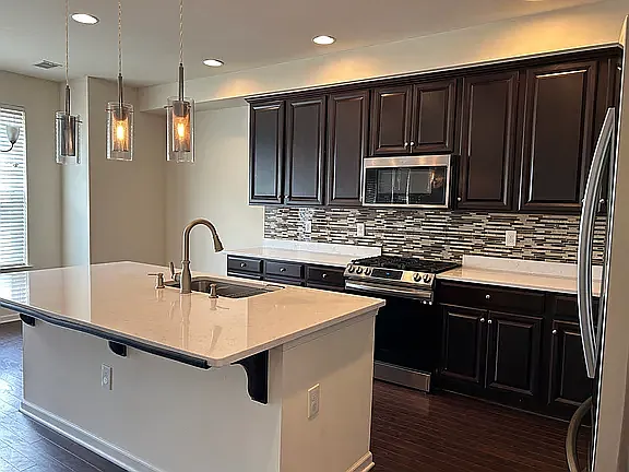 3 bed, 3000 sqft, $3,000 — Photo 4