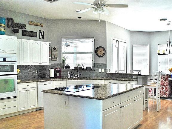 Oversized Kitchen with center island and breakfast bar