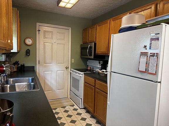 5th image of 102 River Bend Rd