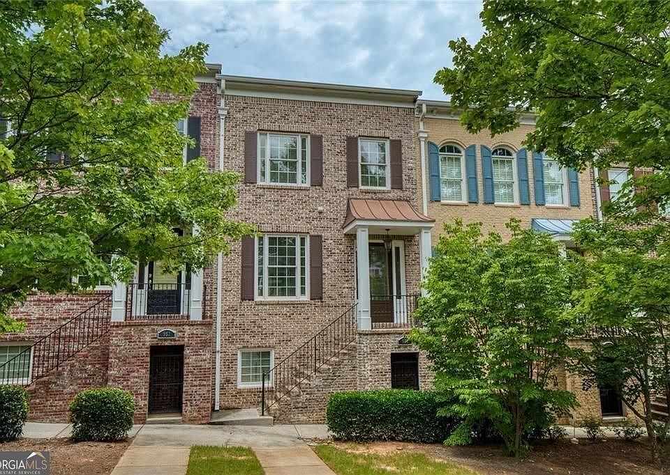 1st image of 956 Persimmon Point NE