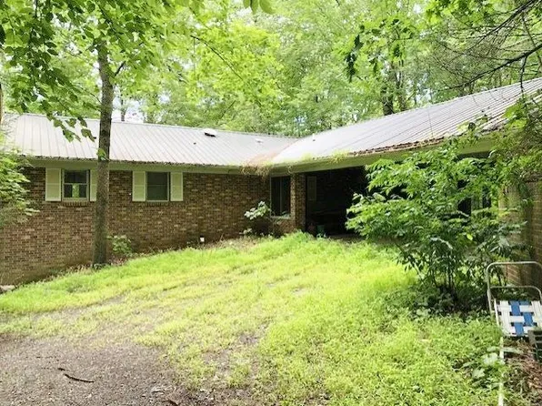 525 Dogwood Dr, Hillsville, VA 24343