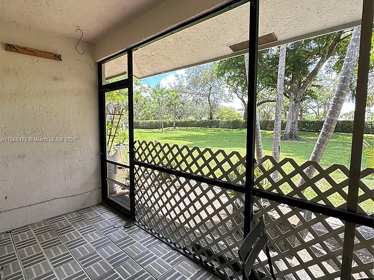9865 Riverside Dr — Photo 13