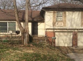 8616 Hiawatha Rd, Kansas City, MO 64114