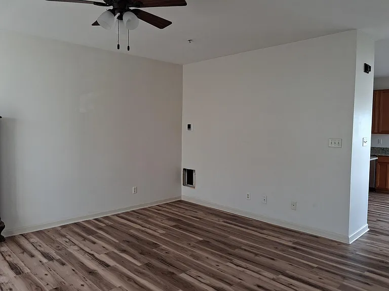 576 S Carlisle St — Photo 13
