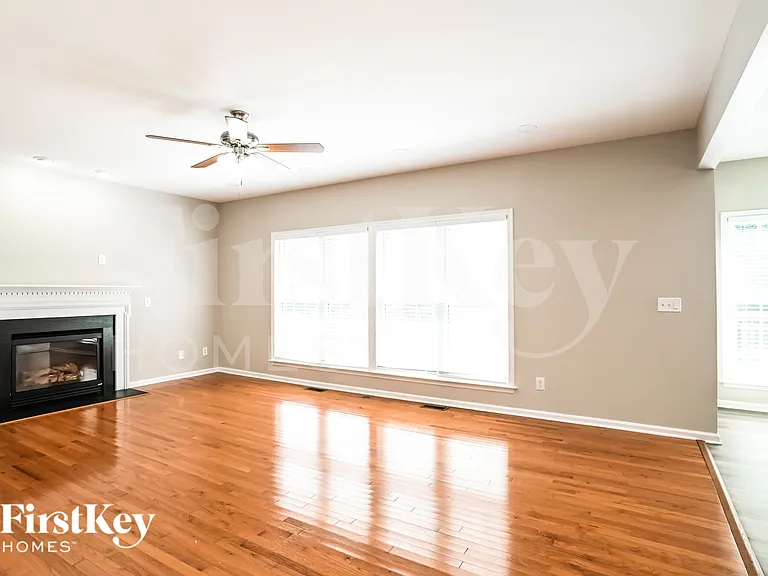 1113 Boxelder Ln — Photo 3