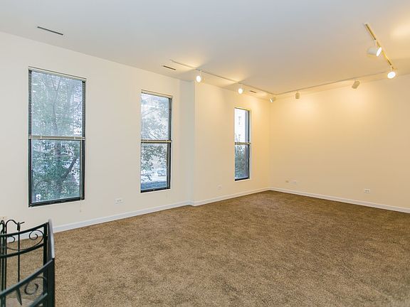 4th image of 2342 N Clark St #3