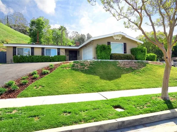 20703 Collins St, Woodland Hills, CA 91367