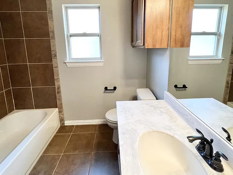 5633 Sanderling Rd — Photo 9