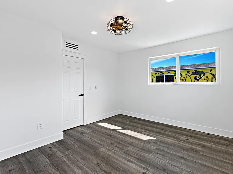 7600 N Miami Ave — Photo 31