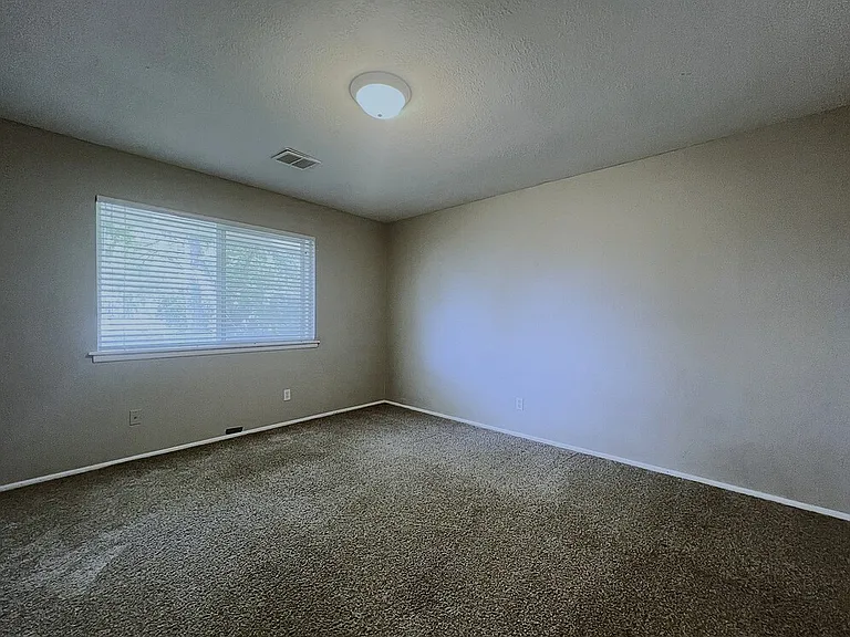 737 N Beachwood St — Photo 21
