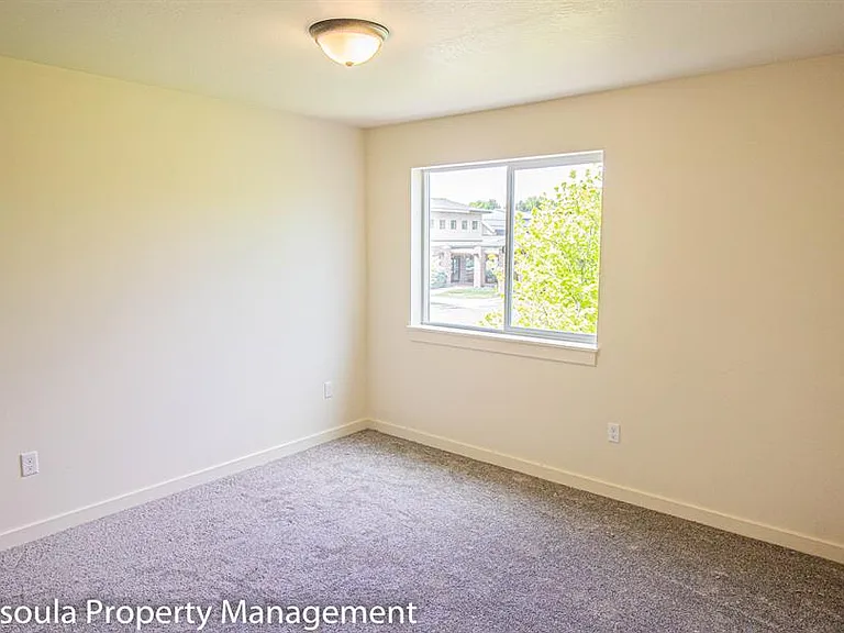 American Way Apartments — Photo 7