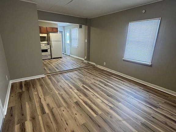 4th image of 6218 Elbrook Ave