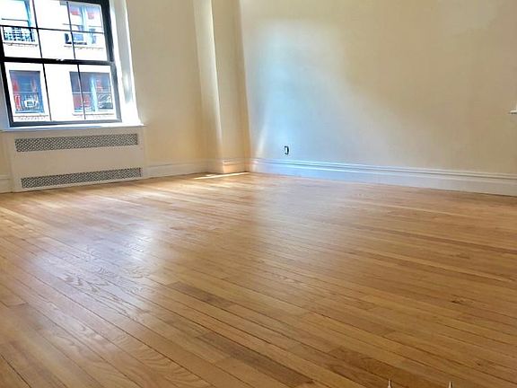 3rd image of 95 Christopher St APT 4M