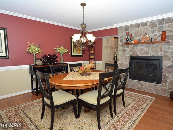 4th image of 729 White Oaks Ave