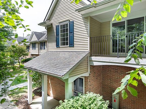 2nd image of 780 Amberly Dr Unit C