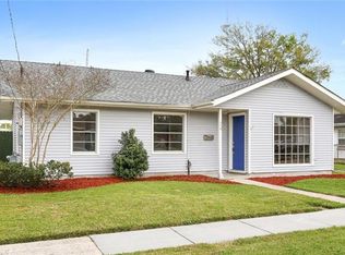 34 Azalea Dr, Gretna, LA 70053