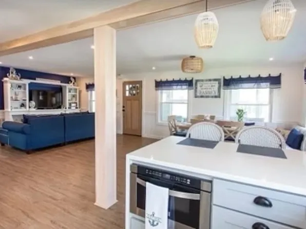 57 Oceanside Dr, Scituate, MA 02066