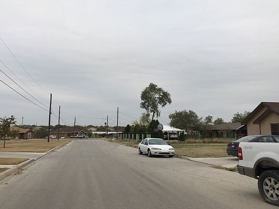 4th image of 3831 Doe Ln