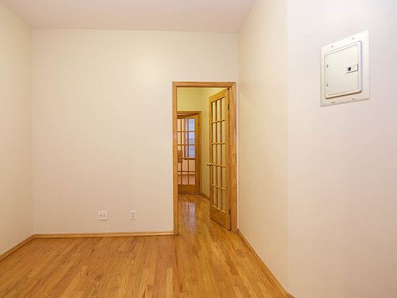 5th image of 239 Nassau Ave APT 2R