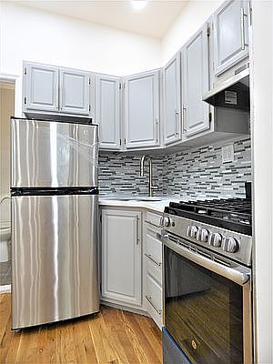 4th image of 304 E 91st St APT 1A