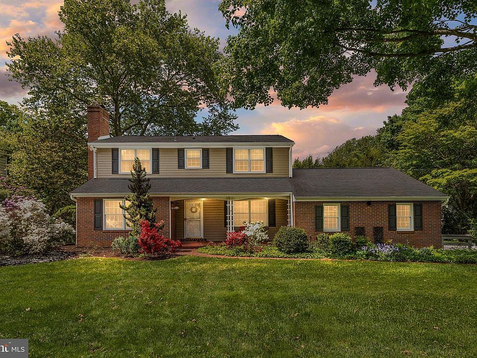 1st image of 7 Hollingsworth Dr